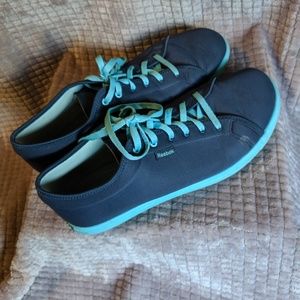EUC washable reebok sneakers size 9.5/10